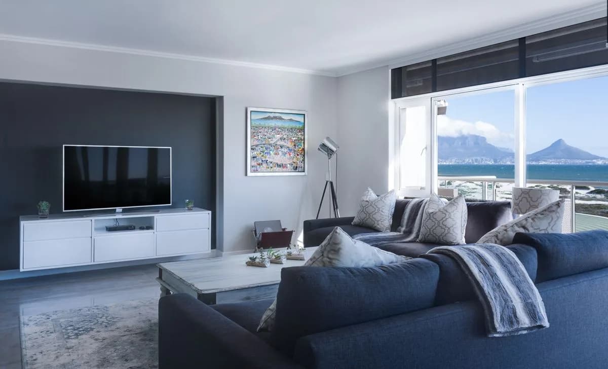 Tidy hotel room — direct booking ad
